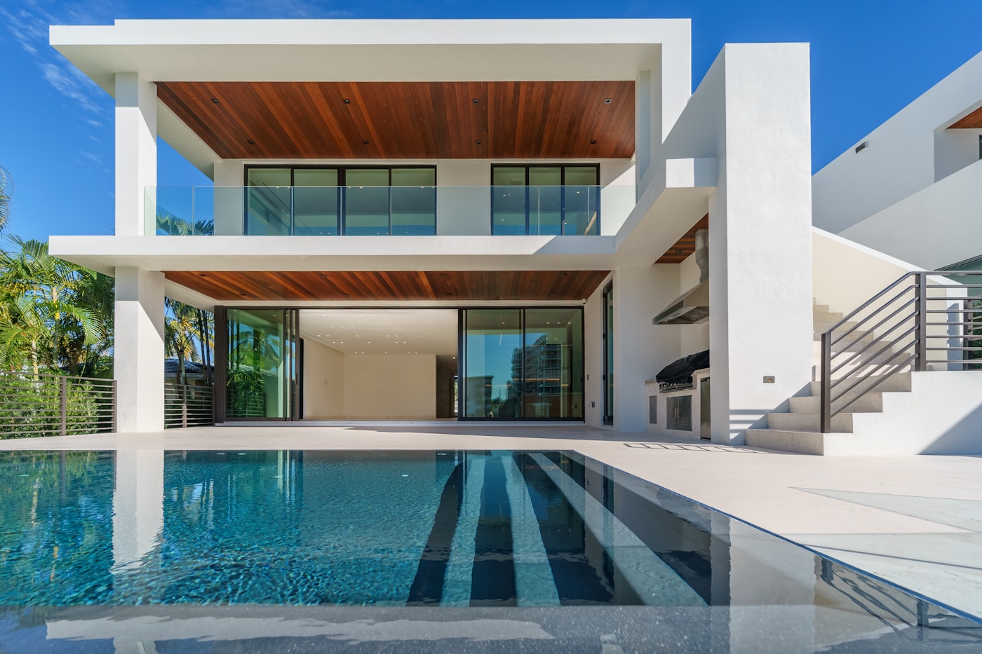 Modern villa havuzu